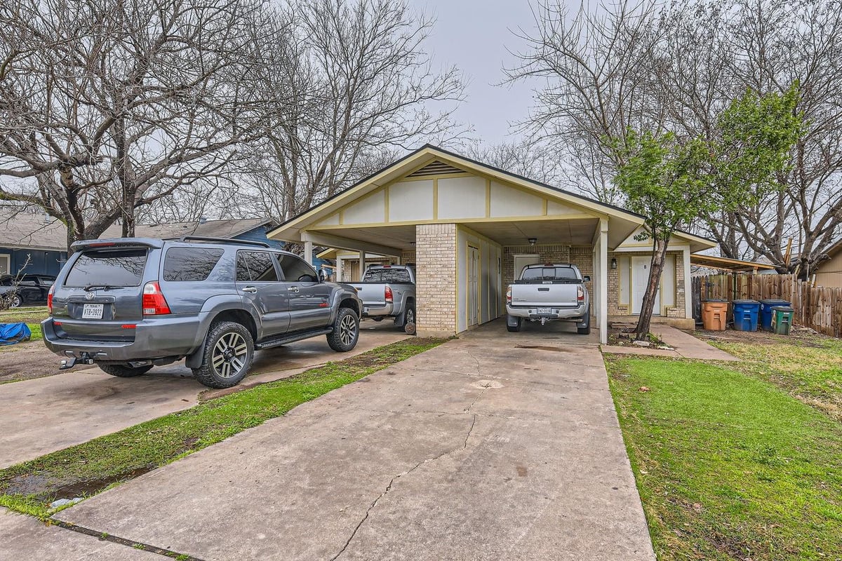 View 5013 Copperbend Blvd in Coffeeville 5013 Copperbend Blvd - front exterior - Luxury home in Coffeeville, Austin, TX