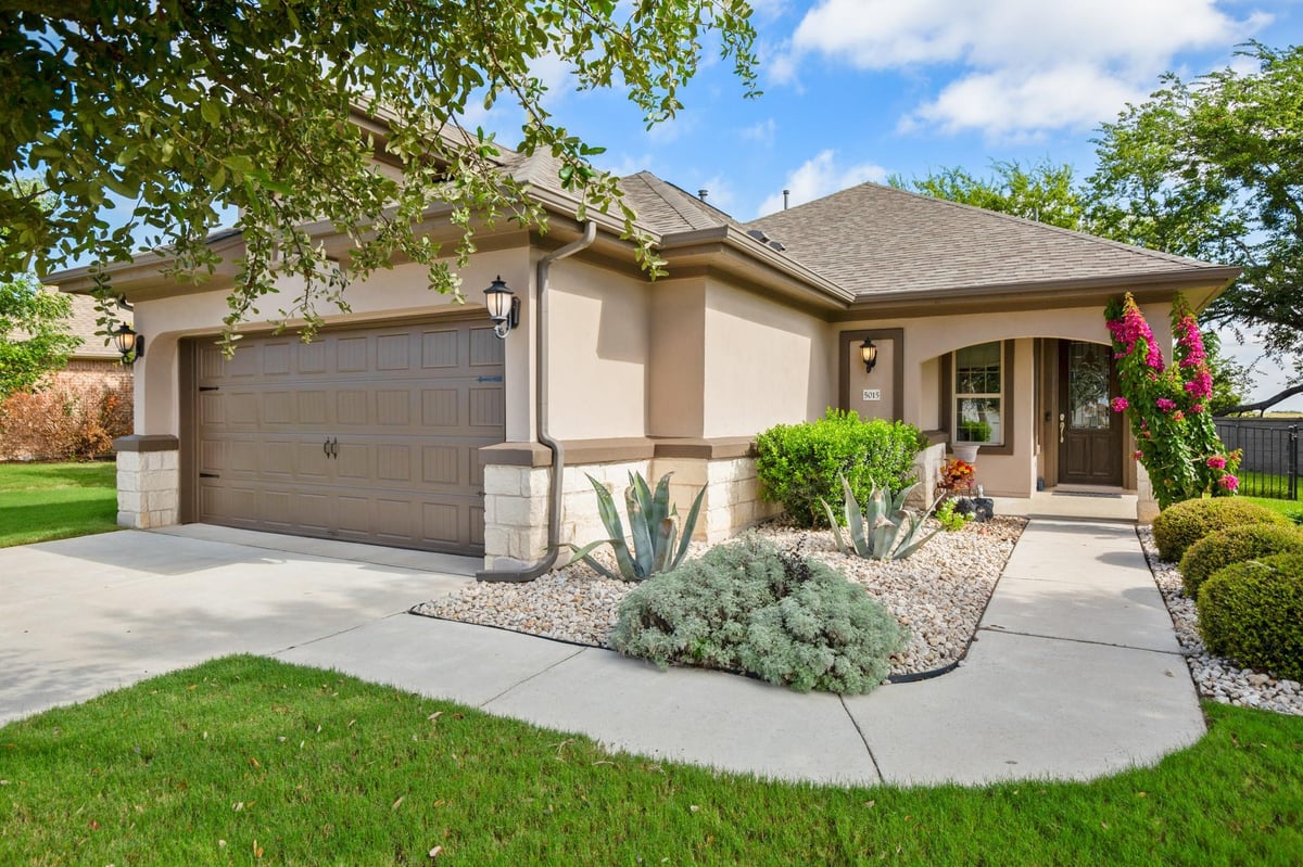 Living area at 5015 Lunata Way - 2 bed 2 bath home