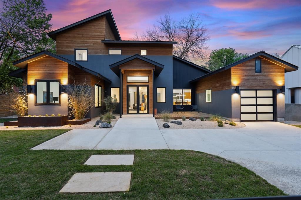 View 502 E Live Oak ST in Pleasant View Add 502 E Live Oak ST - property photo 1 - Luxury home in Pleasant View Add, Austin, TX