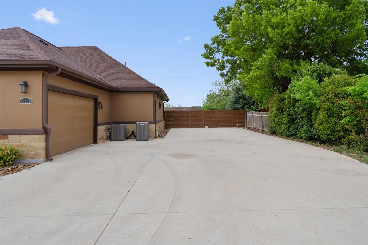 Primary bedroom at 50204 Ironhorse Trl - 3 bed 2 bath home