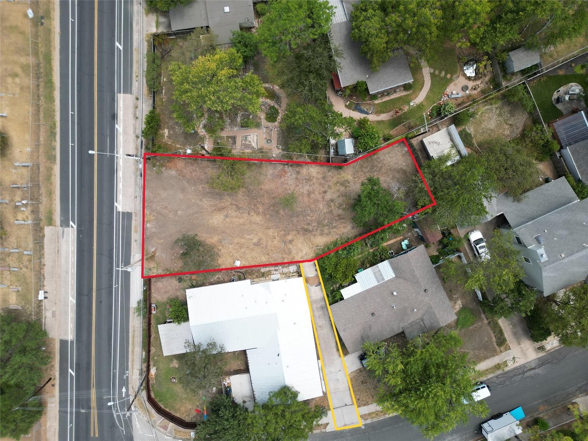 View 5021 W Frances PL in Highland Village 5021 W Frances PL - property photo 1 - Luxury lot in Highland Village, Austin, TX