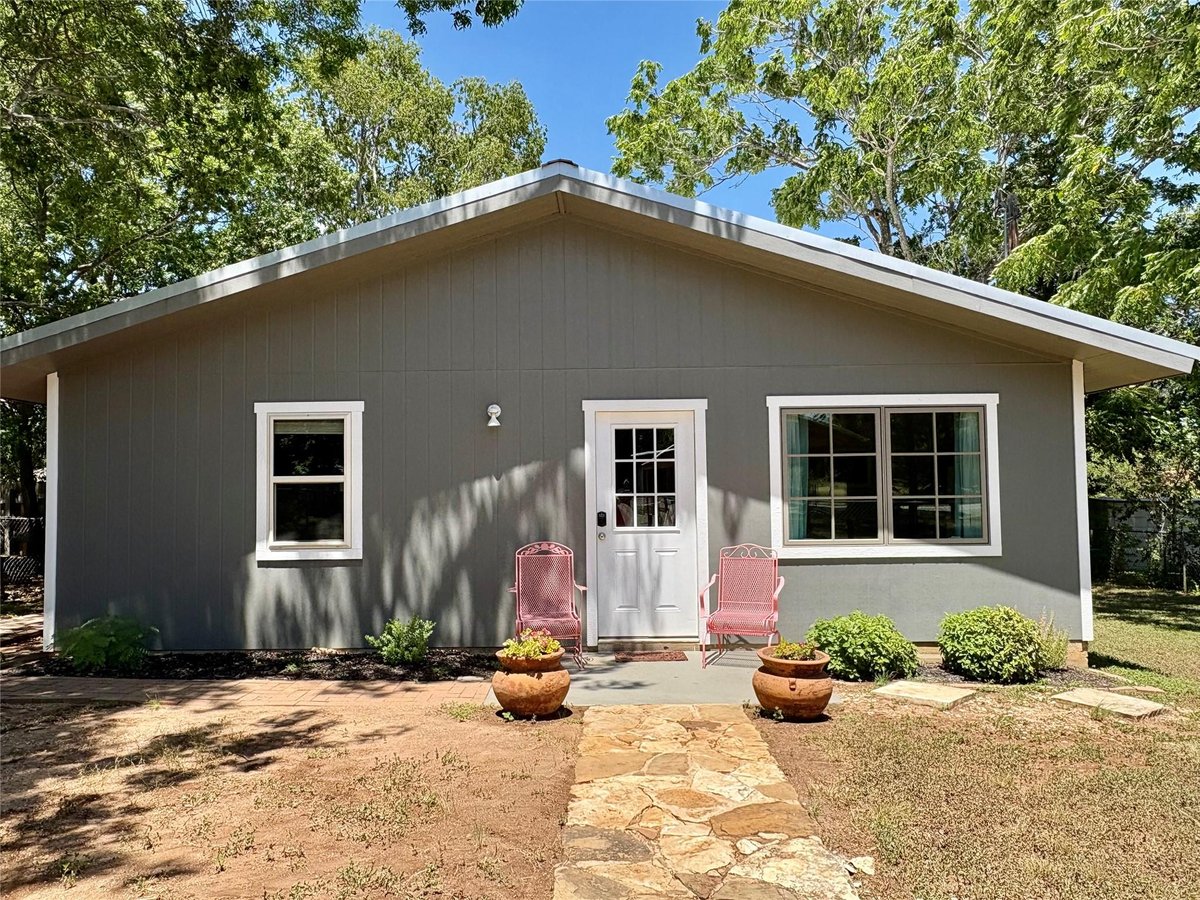 View 503 E Bluebonnet LN in Johnson City 503 E Bluebonnet LN - property photo 1 - Luxury home in Johnson City, Johnson City, TX