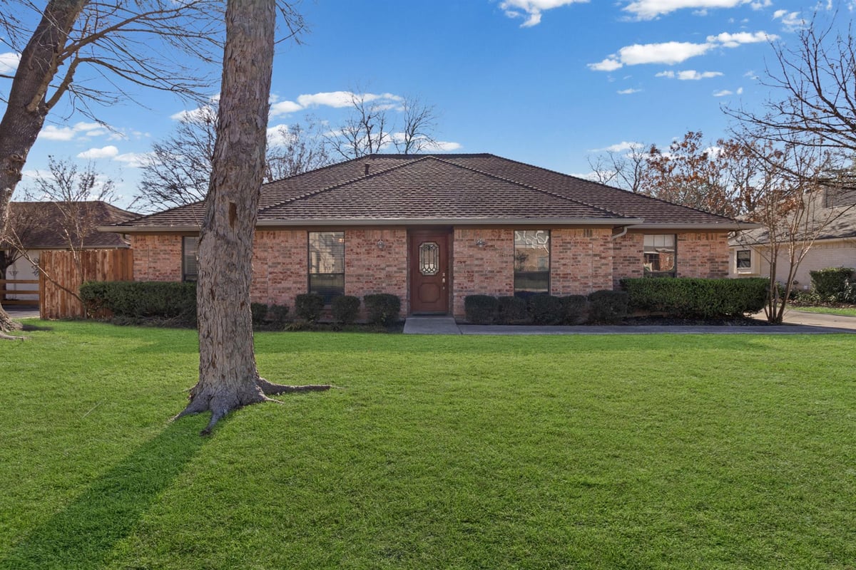 View 503 Oak Ridge Dr in Willow Creek Sec 01 503 Oak Ridge Dr - property photo 1 - Luxury home in Willow Creek Sec 01, Pflugerville, TX