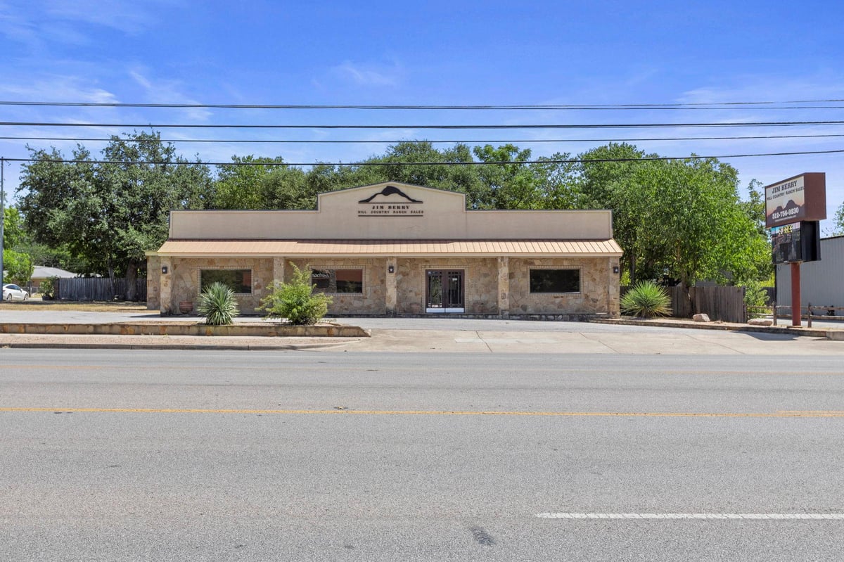 View 503 S Water ST in Vanderveer/ Alexander 503 S Water ST - property photo 1 - Luxury home in Vanderveer/ Alexander, Burnet, TX
