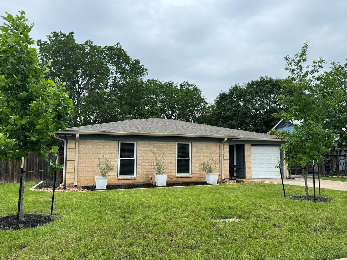 View 504 Heartwood DR in Community Fairview Sec 02 504 Heartwood DR - property photo 1 - Luxury home in Community Fairview Sec 02, Austin, TX