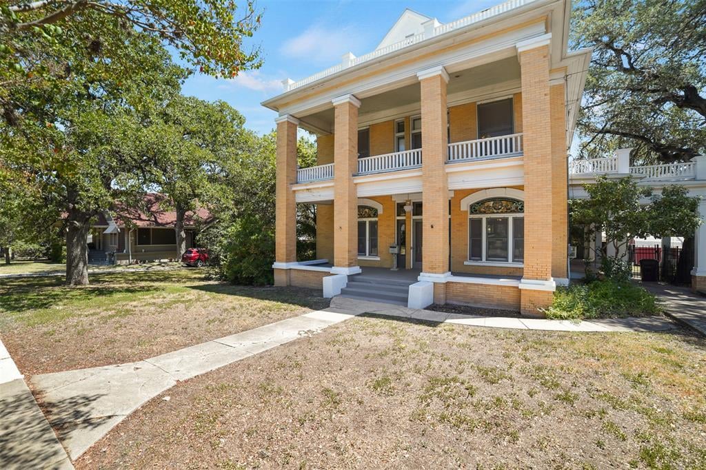 View 504 S Main ST in None 504 S Main ST - front exterior - Luxury home in None, Lockhart, TX