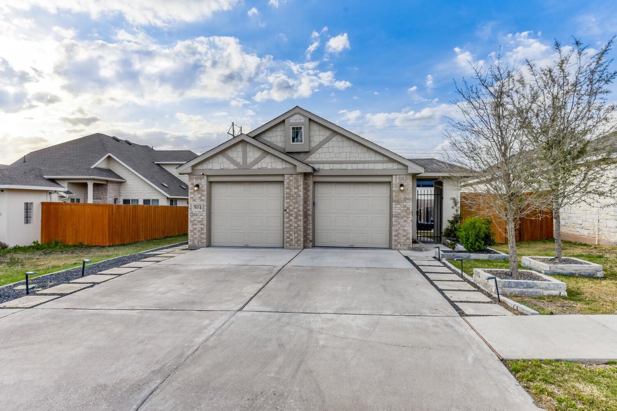 View 504 Spinnaker Loop in Crosswinds Ph Two 504 Spinnaker Loop - property photo 1 - Luxury home in Crosswinds Ph Two, Kyle, TX