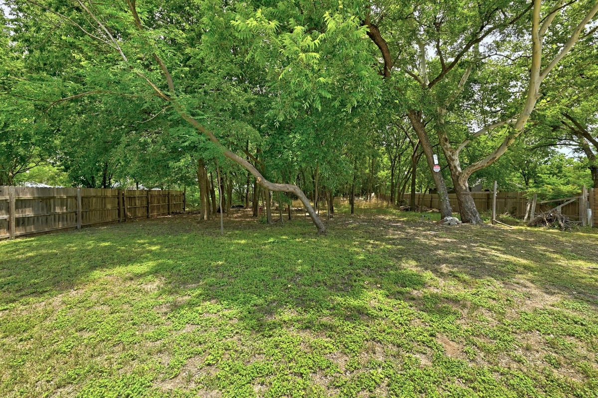 View 504 W Elliott ST in Fiskville School Add 504 W Elliott ST - property photo 1 - Luxury lot in Fiskville School Add, Austin, TX