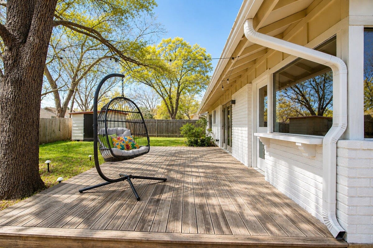 View 505 Chihuahua TRL in Battle Bend Spgs Sec 03 505 Chihuahua TRL - property photo 1 - Luxury home in Battle Bend Spgs Sec 03, Austin, TX