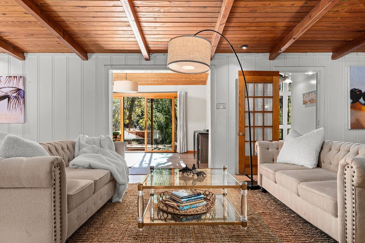 Living area at 505 Deer Lake Rd - 4 bed 3 bath home