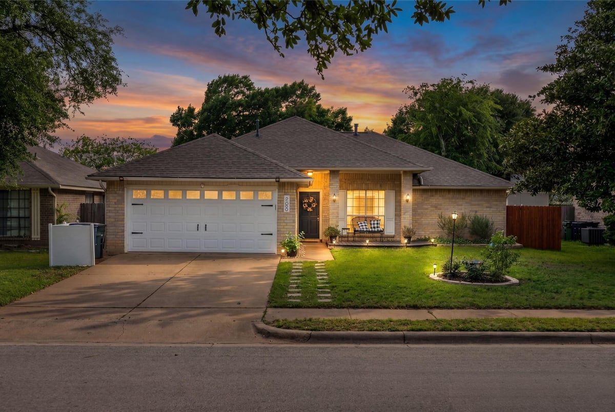 View 505 Eaglecreek Dr in North Creek Sec 01 505 Eaglecreek Dr - front exterior - Luxury home in North Creek Sec 01, Leander, TX
