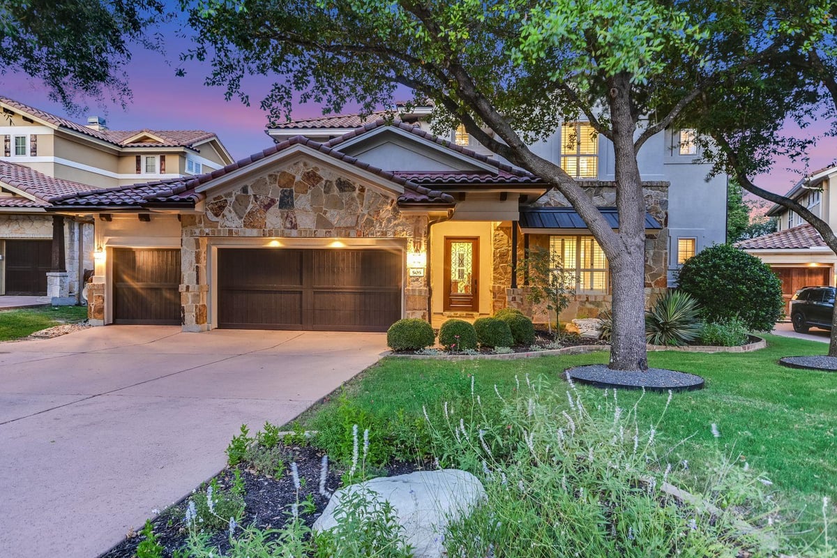 505 Horseback HOLW - property photo 1 - Luxury home in Steiner Ranch Ph 01 Sec 09, Austin, TX
