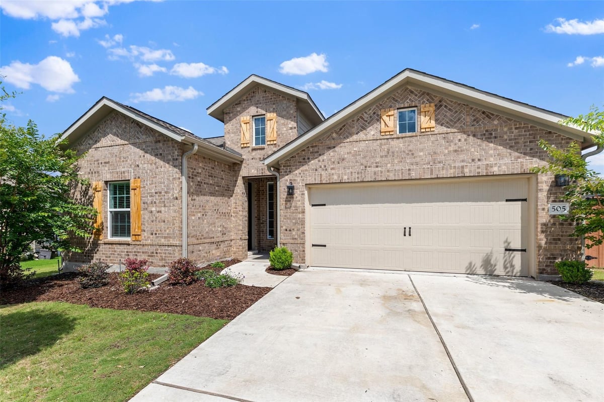 505 Sixpence LN - front exterior - Luxury home in Oaks/San Gabriel Sec 8, Georgetown, TX