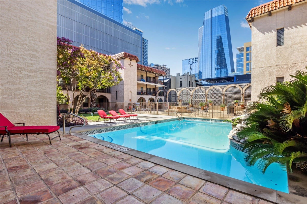 View 505 W 7th ST Unit #105 in Posada Del Rey Condo Amd 505 W 7th ST Unit #105 - property photo 1 - Luxury home in Posada Del Rey Condo Amd, Austin, TX