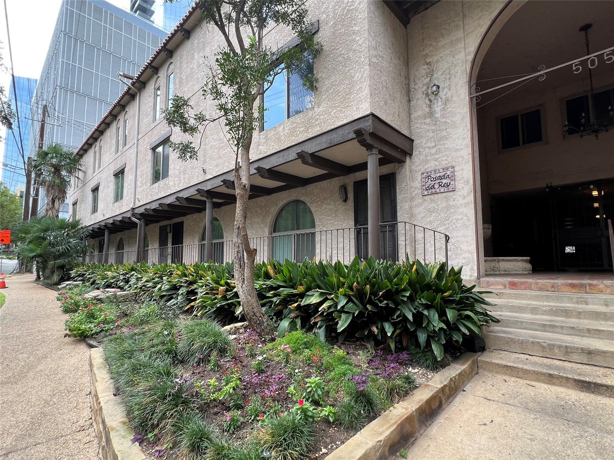 View 505 W 7th ST Unit #114 in Posada Del Rey Condo Amd 505 W 7th ST Unit #114 - property photo 1 - Luxury home in Posada Del Rey Condo Amd, Austin, TX
