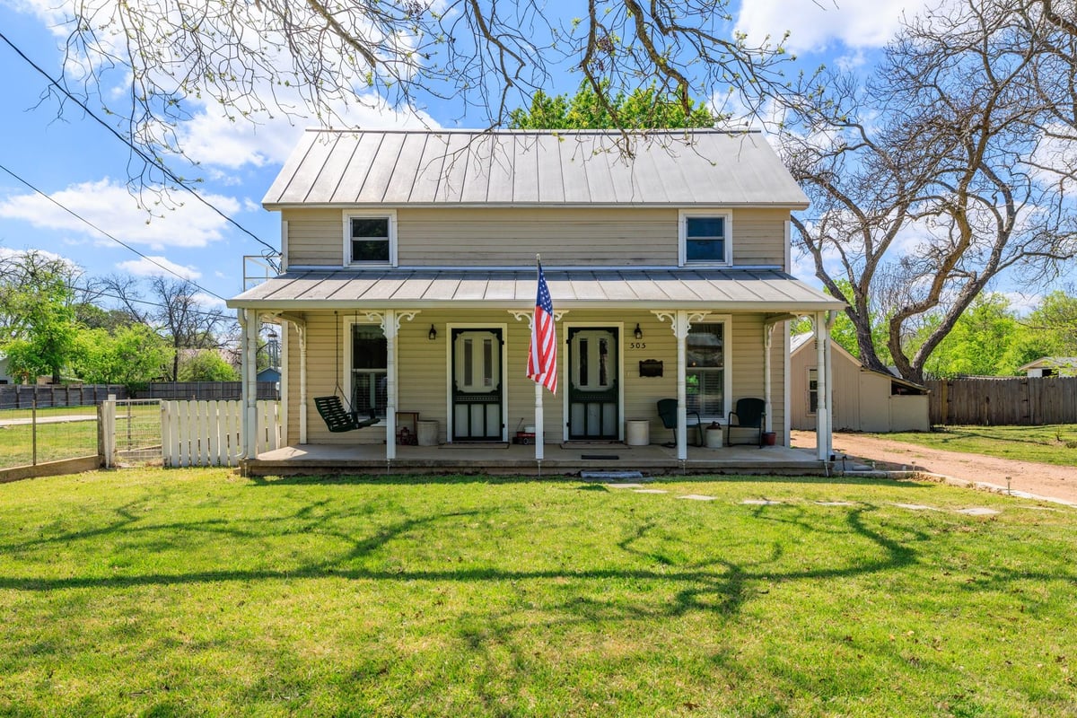 View 505 W San Antonio St in Fbg Add 505 W San Antonio St - front exterior - Luxury home in Fbg Add, Fredericksburg, TX