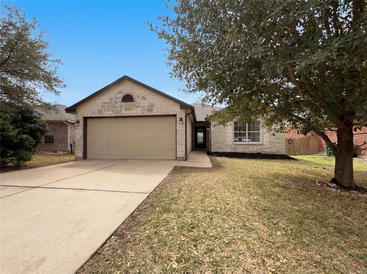 View 506 Gettysburg Loop in S7759 - SHENANDOAH SUBDIVISION PHASE IV 506 Gettysburg Loop - front exterior - Luxury home in S7759 - SHENANDOAH SUBDIVISION PHASE IV, Elgin, TX