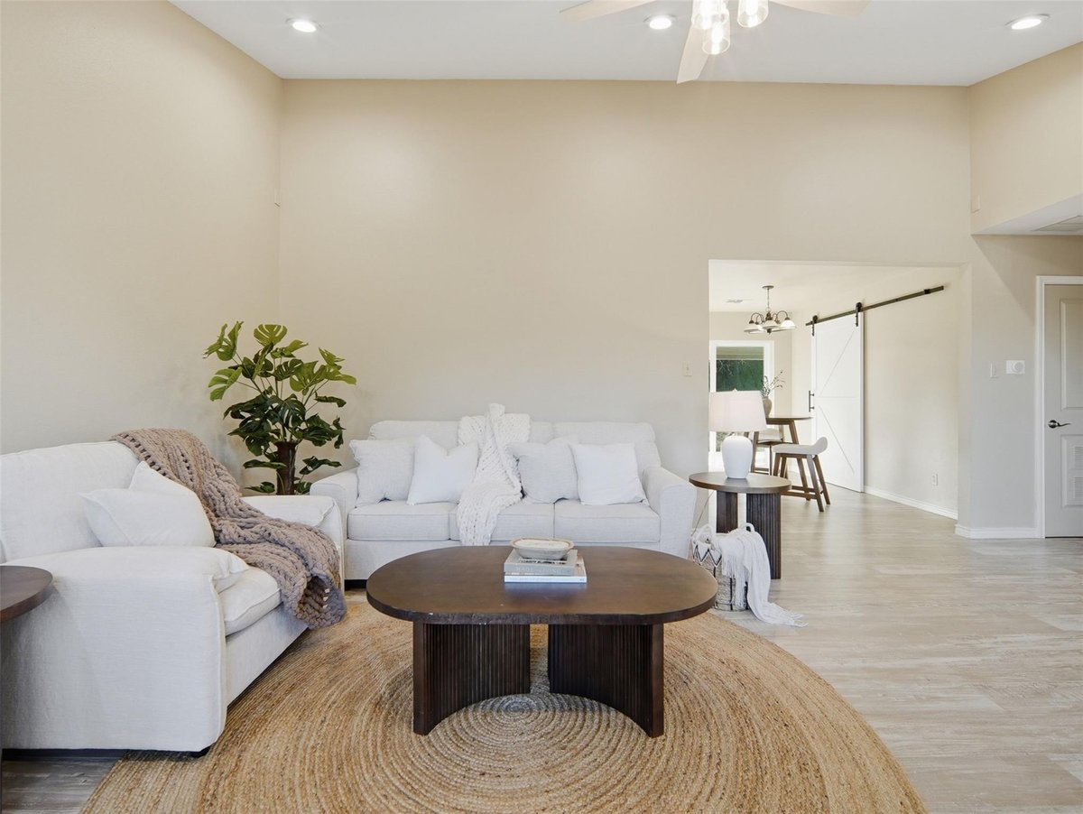 Living area at 506 Oak Grove Rd - 3 bed 2 bath home