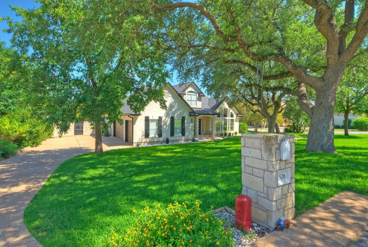 506 Tartan ST - front exterior - Luxury home in Lakeway Sec 07, Austin, TX