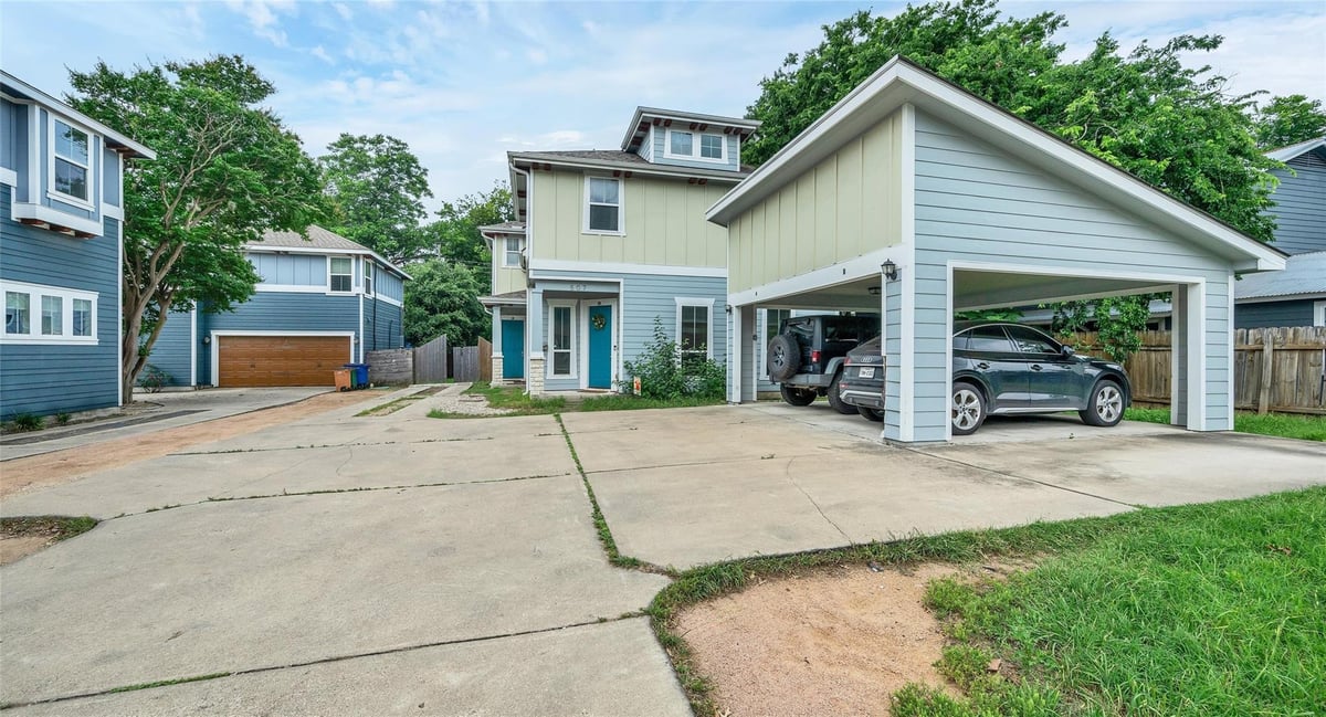 507 W North Loop BLVD Unit #A - property photo 1 - Luxury home in Koenig Place, Austin, TX