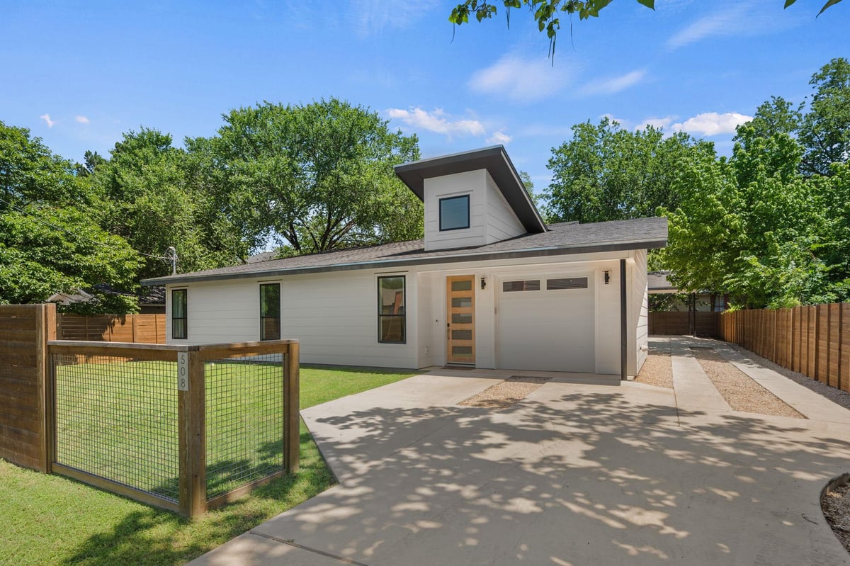 View 508 Capitol DR Unit #1 in Loar Add A 508 Capitol DR Unit #1 - front exterior - Luxury home in Loar Add A, Austin, TX