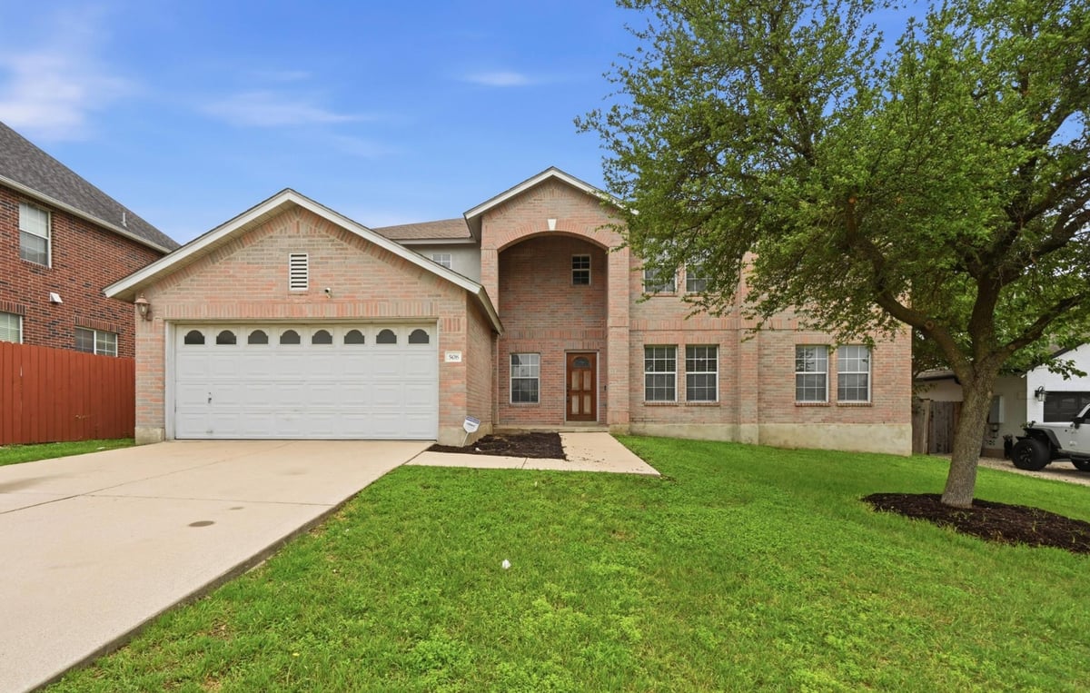 508 Evening Grosbeak Dr - front exterior - Luxury home in Kuempel Tr Ph 01 Sec 02, Pflugerville, TX