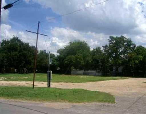 View 508 Willow ST 508 Willow ST - front exterior - Luxury lot in Lockhart, TX