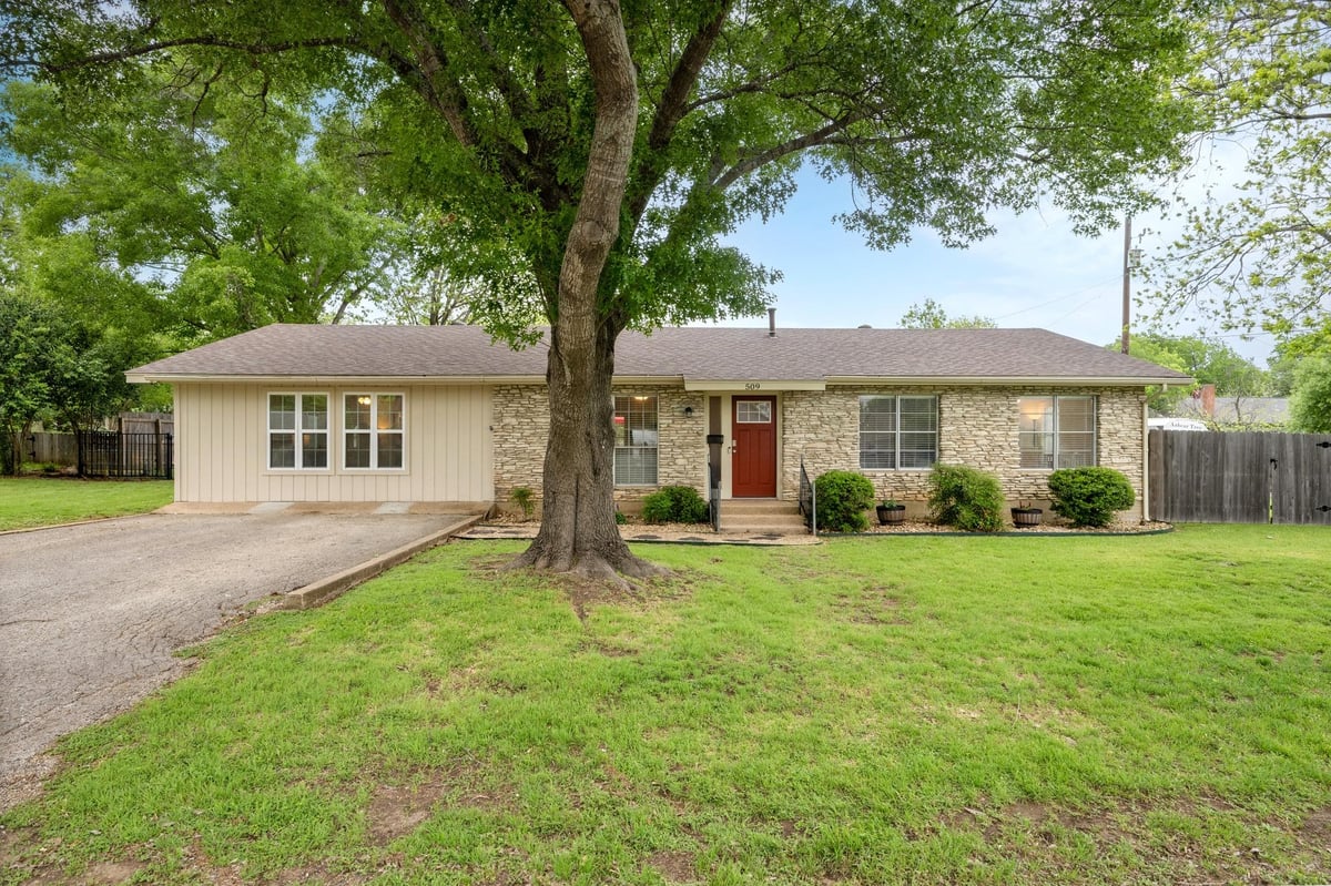 View 509 E 17th St in Hughes Add 509 E 17th St - front exterior - Luxury home in Hughes Add, Georgetown, TX