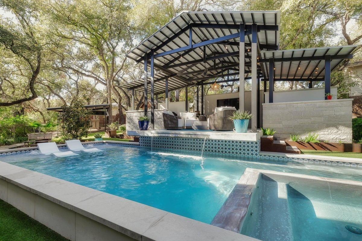View 509 Honeycomb RDG in Westwood Sec 03 509 Honeycomb RDG - property photo 1 - Luxury home in Westwood Sec 03, Austin, TX