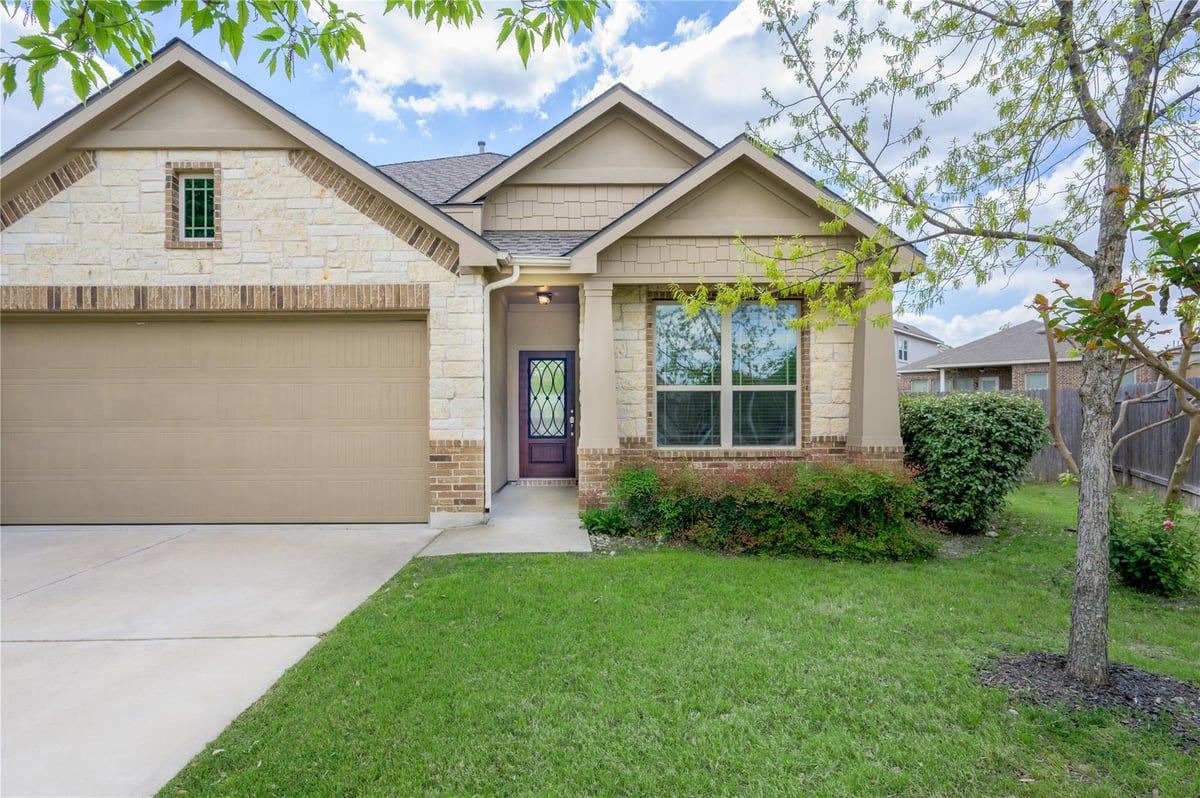 View 509 Nogales Ln in VILLAS AT VISTA RIDGE 509 Nogales Ln - front exterior - Luxury home in VILLAS AT VISTA RIDGE, Leander, TX