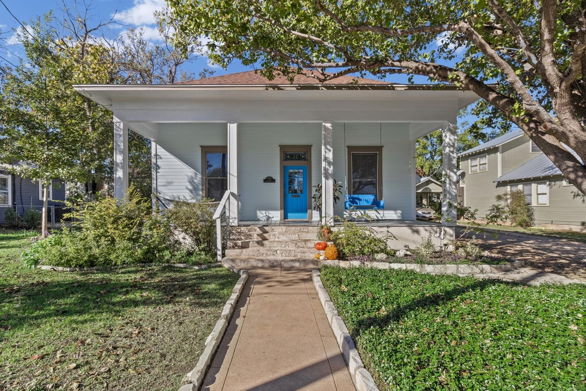 510 S Myrtle St - property photo 1 - Luxury home in Glasscock Add, Georgetown, TX