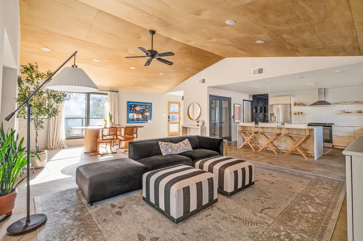 Primary bedroom at 510 Thousand Oaks Dr - 5 bed 3 bath home
