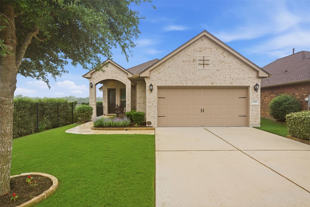 View 5100 Lusso Cv in Heritage at Vizcaya 5100 Lusso Cv - front exterior - Luxury home in Heritage at Vizcaya, Round Rock, TX
