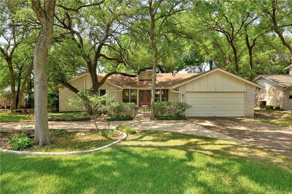 View 5101 Pony Chase in Angus Valley Annex Sec 01 5101 Pony Chase - front exterior - Luxury home in Angus Valley Annex Sec 01, Austin, TX