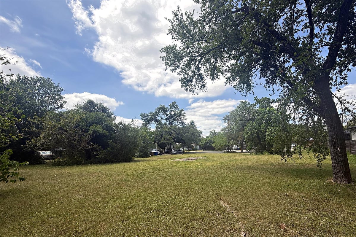 View 5108 Heflin LN in Flournoy & Schorre 5108 Heflin LN - property photo 1 - Luxury lot in Flournoy & Schorre, Austin, TX