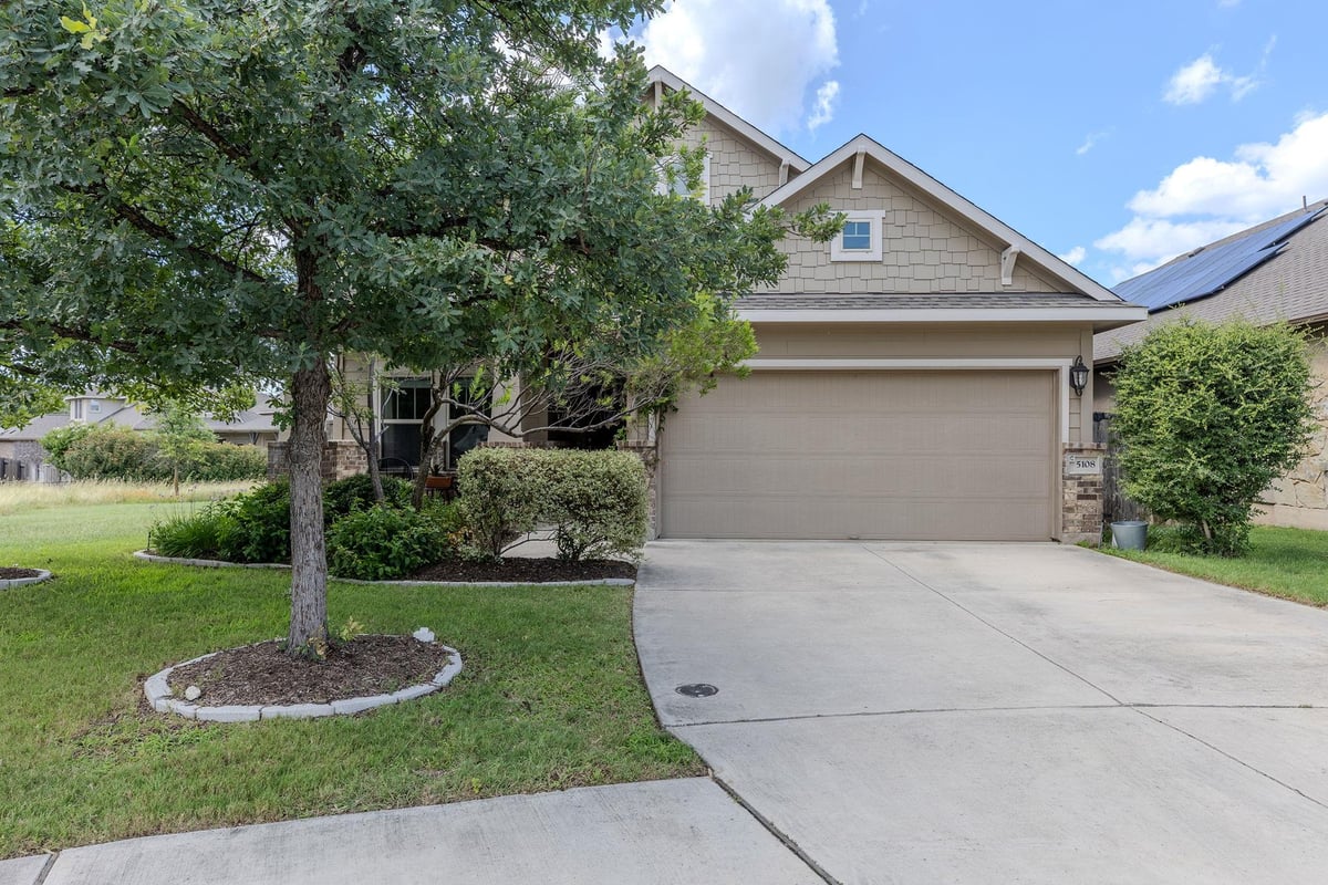 5108 Pearl Crescent LN - front exterior - Luxury home in Teravista Sec 325, Georgetown, TX
