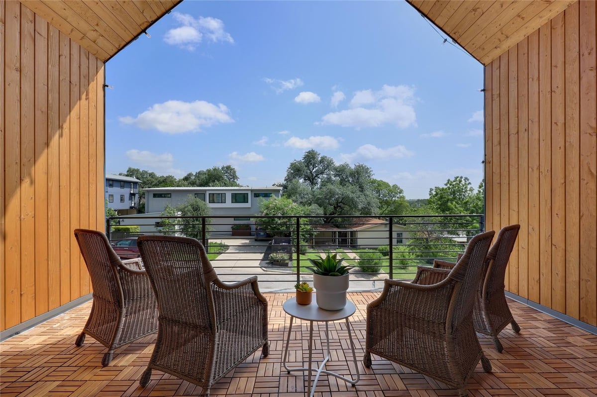 View 511 South Park DR Unit #2 in Dawson 511 South Park DR Unit #2 - front exterior - Luxury home in Dawson, Austin, TX