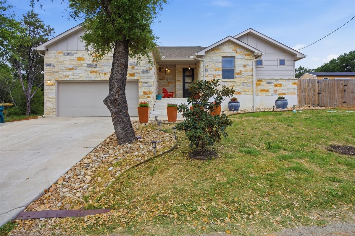 View 511 Taylor Dr in Channel Oaks 511 Taylor Dr - front exterior - Luxury home in Channel Oaks, Horseshoe Bay, TX