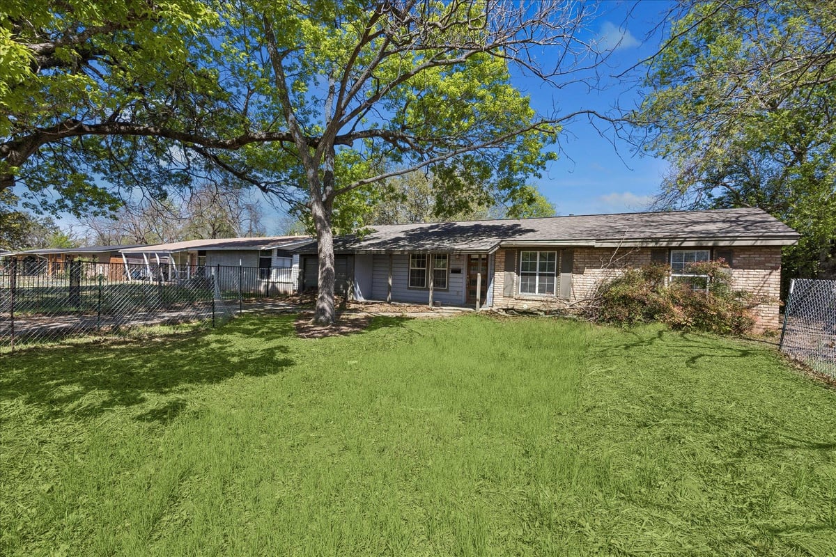 View 5112 Ravensdale LN in Manor Hills Sec 08 5112 Ravensdale LN - property photo 1 - Luxury home in Manor Hills Sec 08, Austin, TX