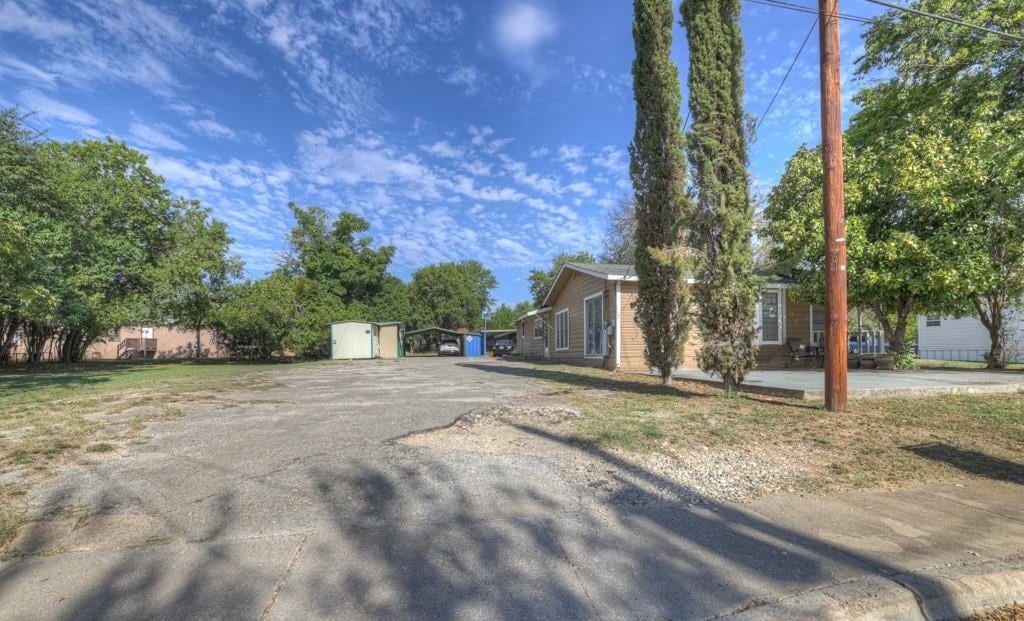Primary bedroom at 512 Valley St - 4 bed 1 bath home
