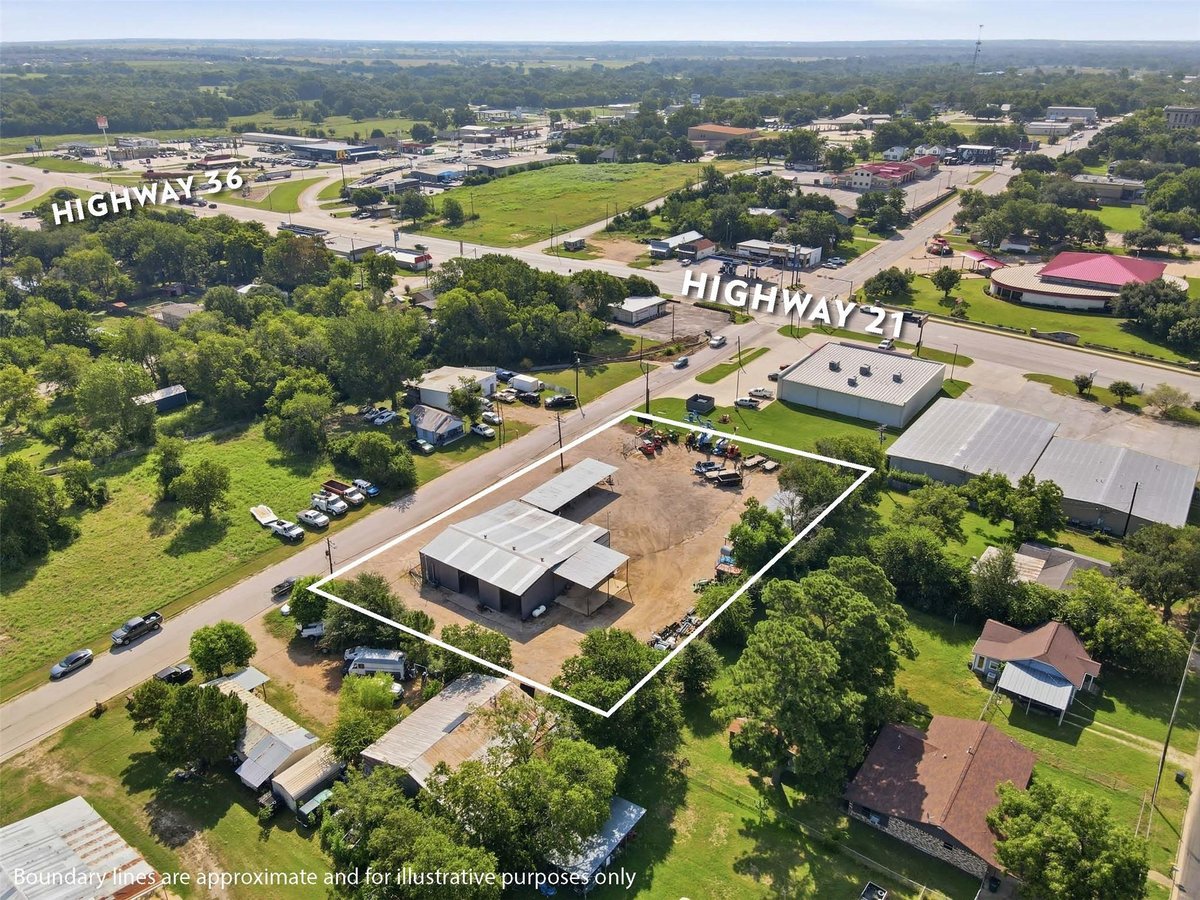 View 513 N Main ST in City of Caldwell 513 N Main ST - front exterior - Luxury home in City of Caldwell, Caldwell, TX