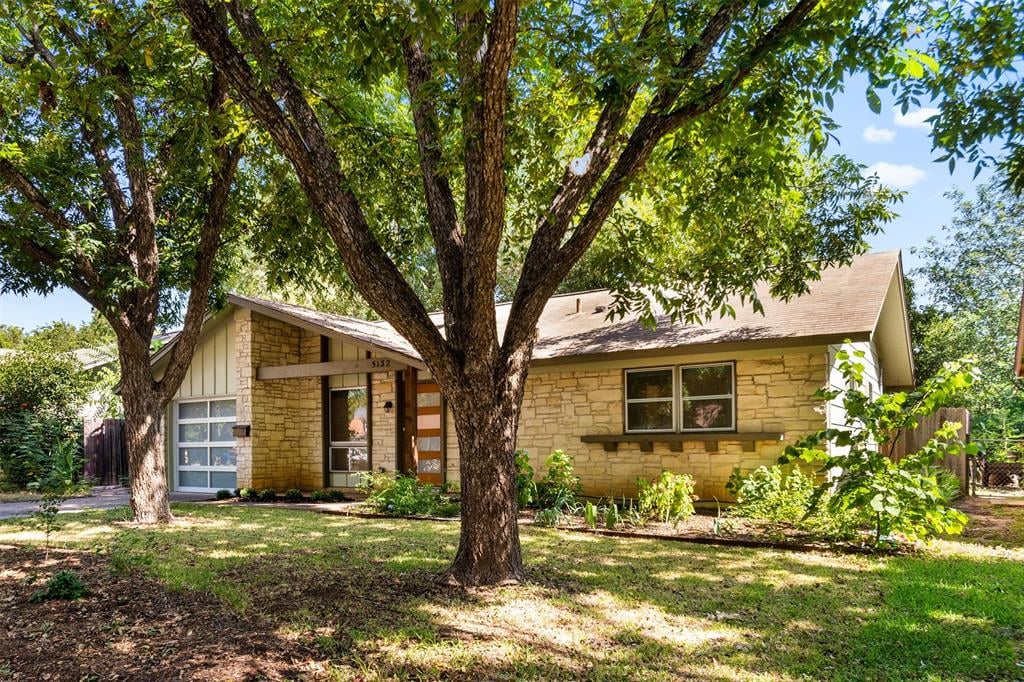View 5132 Meadow Creek Dr in Emerald Forest Sec 04 5132 Meadow Creek Dr - property photo 1 - Luxury home in Emerald Forest Sec 04, Austin, TX