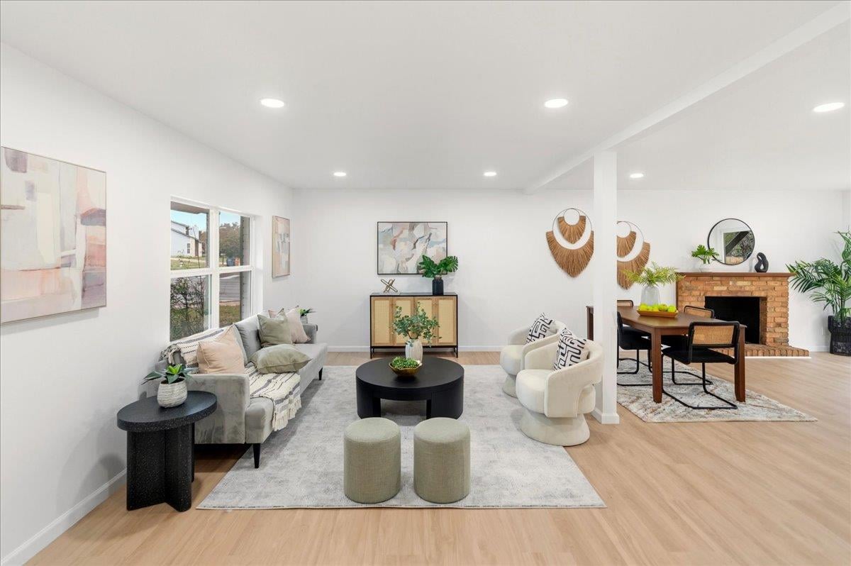 Living area at 514 Ramble Ln - 3 bed 2 bath home
