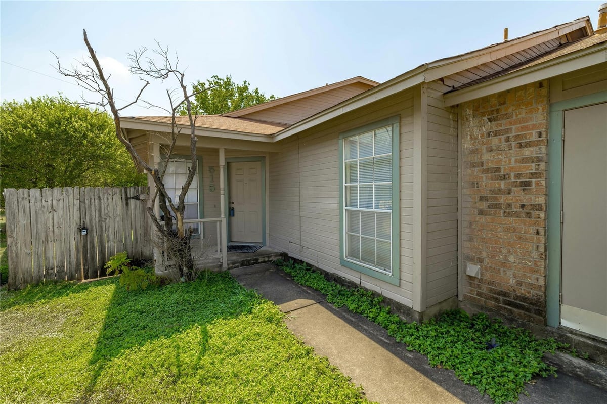 Primary bedroom at 515 Sierra Cv - Willowbend Estates, Round Rock, TX