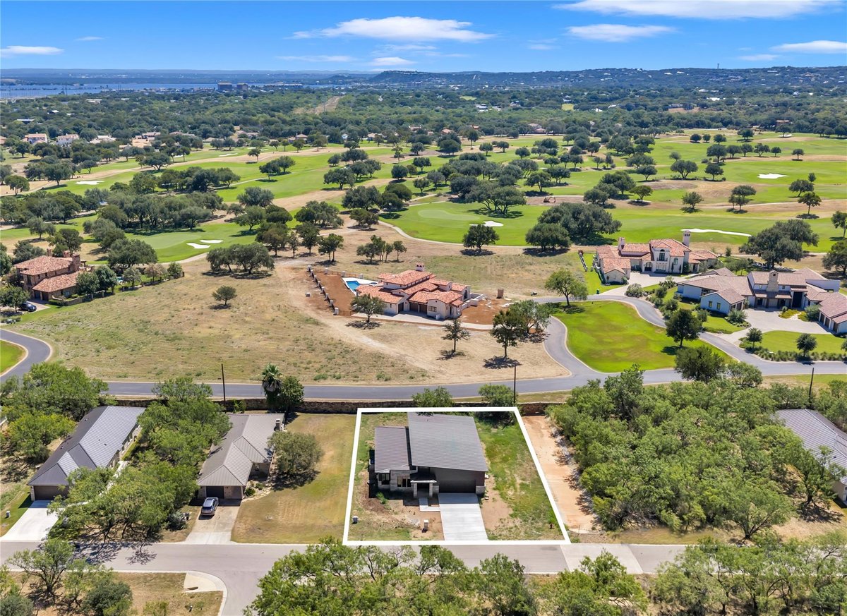 View 515 Sun Ray in Horseshoe Bay West 515 Sun Ray - property photo 1 - Luxury home in Horseshoe Bay West, Horseshoe Bay, TX