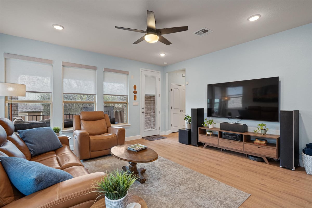 Living area at 5157 Veranda Ter - 3 bed 2 bath home
