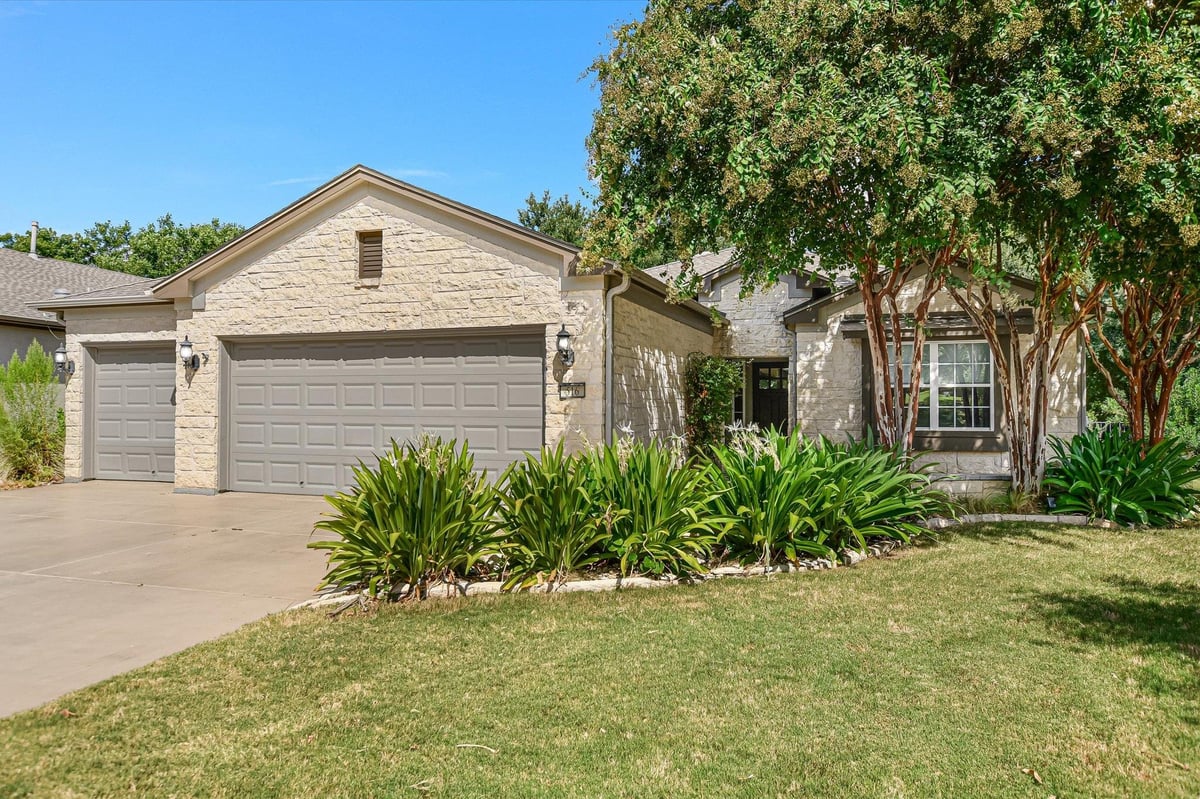 516 Independence Creek LN - property photo 1 - Luxury home in Sun City Georgetown Neighborhood 62 Pud, Georgetown, TX