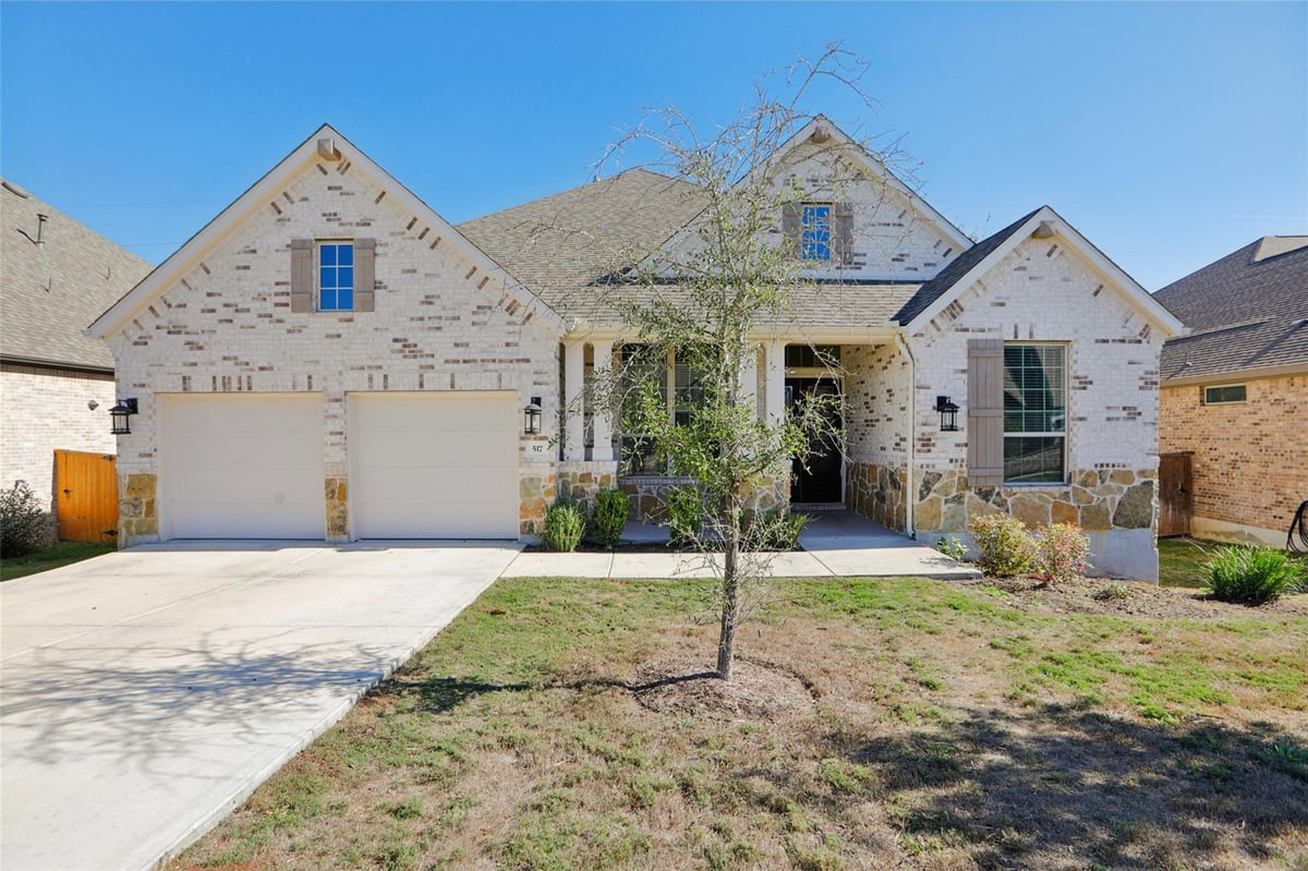 Living area at 517 Copper Sage Dr - 4 bed 3 bath home