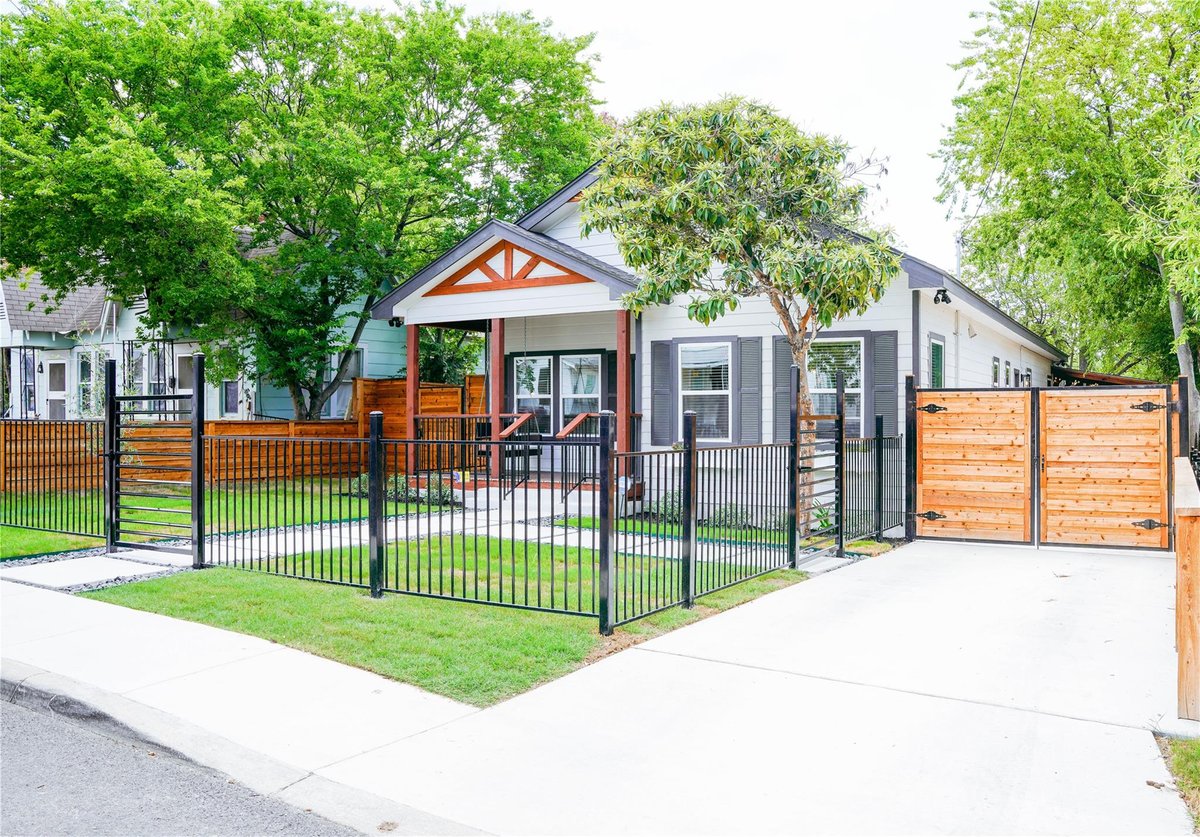 518 Rigsby Ave - front exterior - Luxury home in Highland Park Ncb 3315, San Antonio, TX