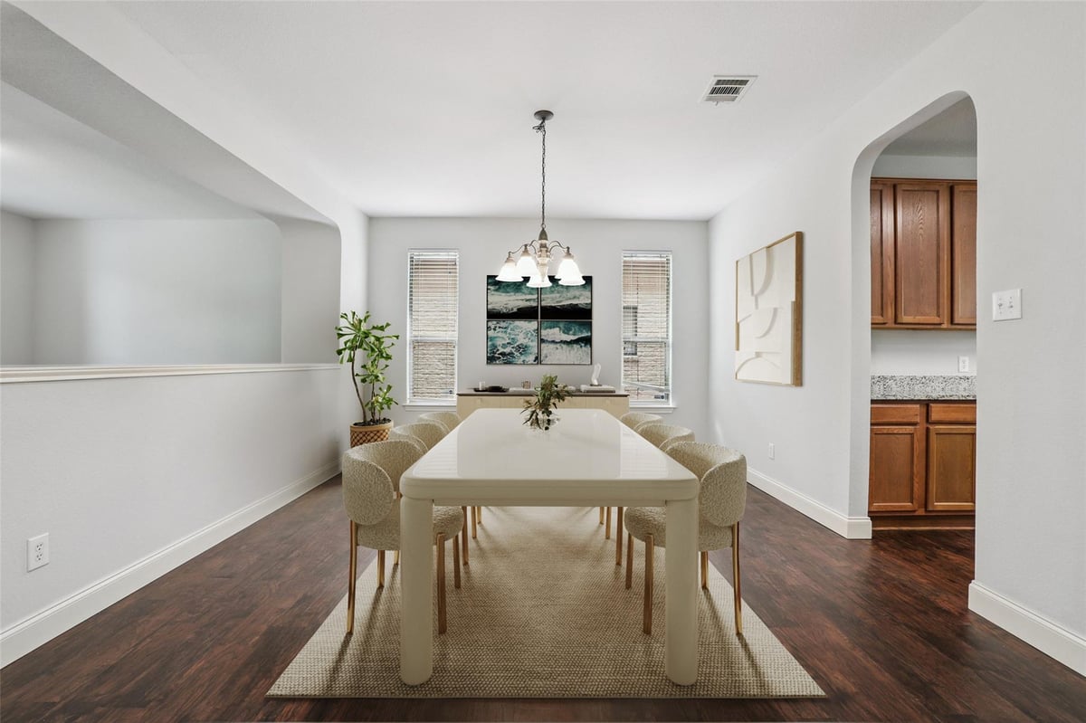 Living area at 519 Paseo Grand Dr - 4 bed 2 bath home